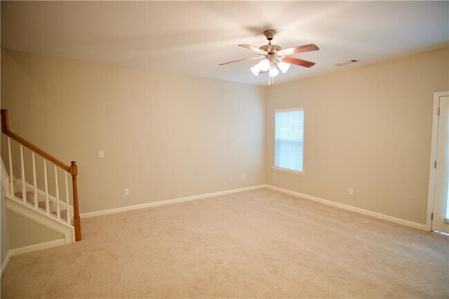 Building Photo - 334 Pin Oak Ave