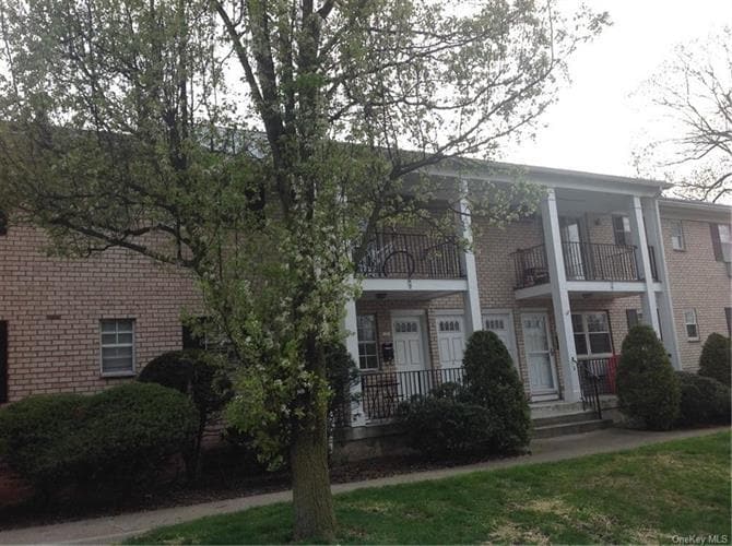 3 Doxbury Ln, Suffern, NY 10901 Condo for Rent in Suffern, NY