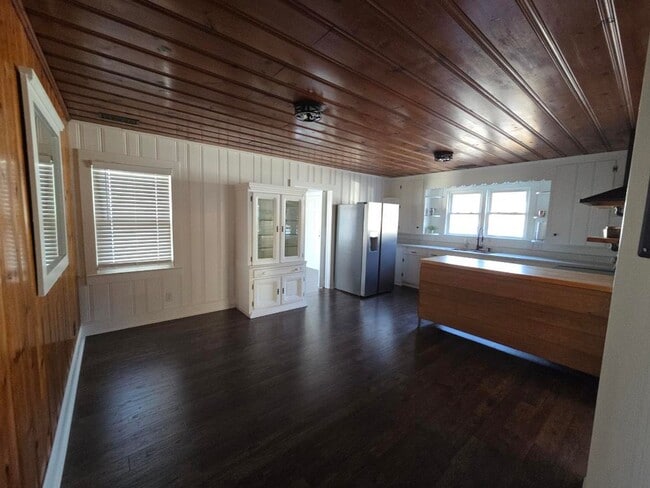 Foto del edificio - 209 Bartlett Ave