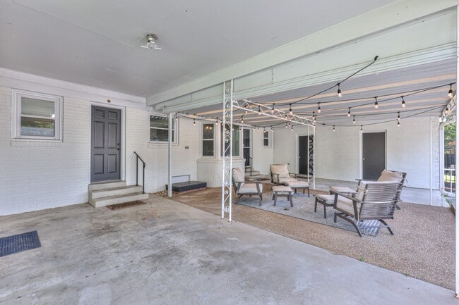 Building Photo - 1126 Toddington Dr