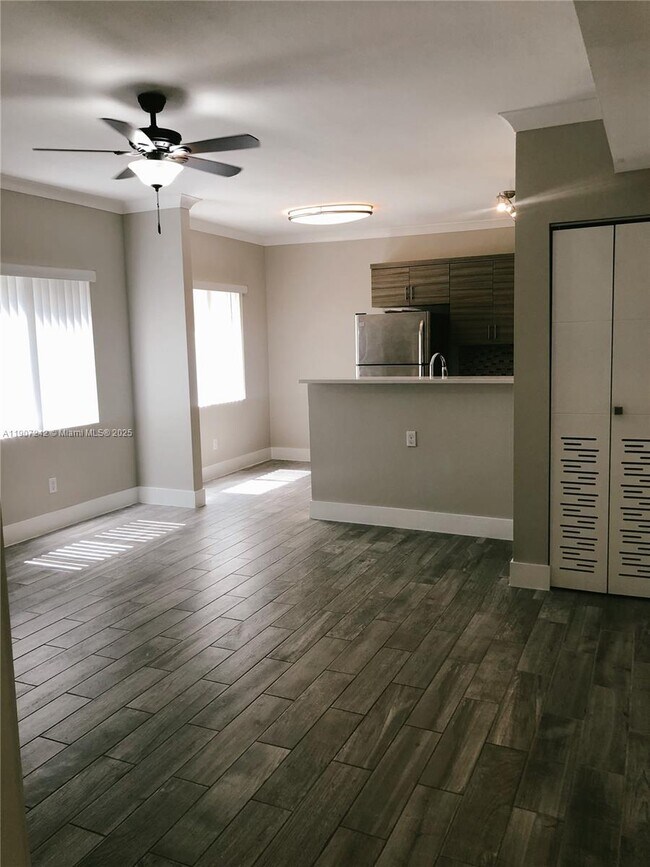 Foto del edificio - 222 Sidonia Ave