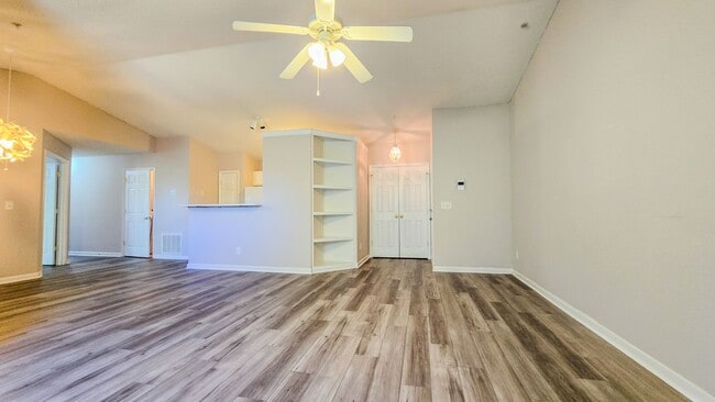 Foto del edificio - 932 Scholastic Ct