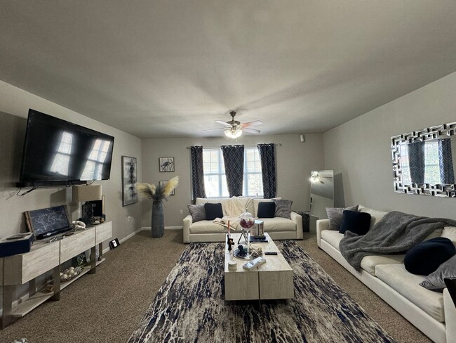 Building Photo - Welcome to this charming Condo ! "ASK ABOU...