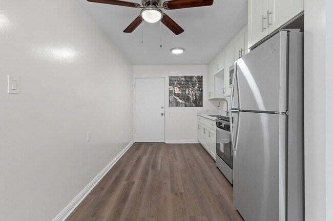 Foto del edificio - 3032 E 7th St