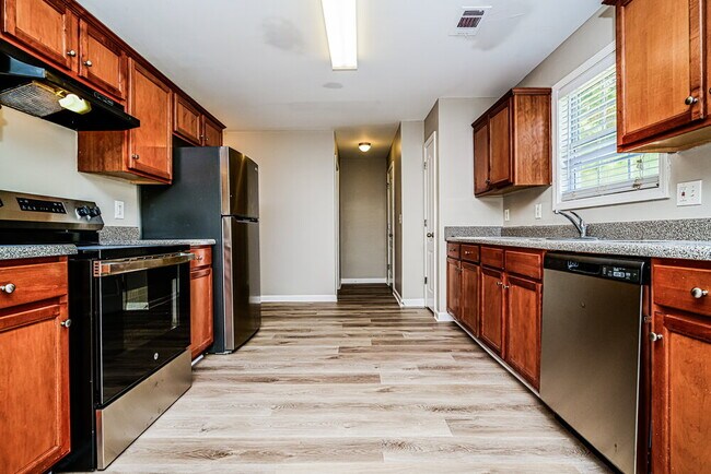 Foto del edificio - 5792 Castlebrook Dr