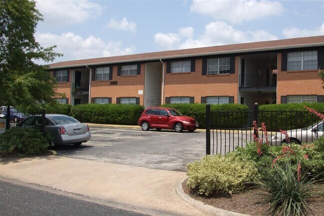 Foto del edificio - 2602 Penny Ln