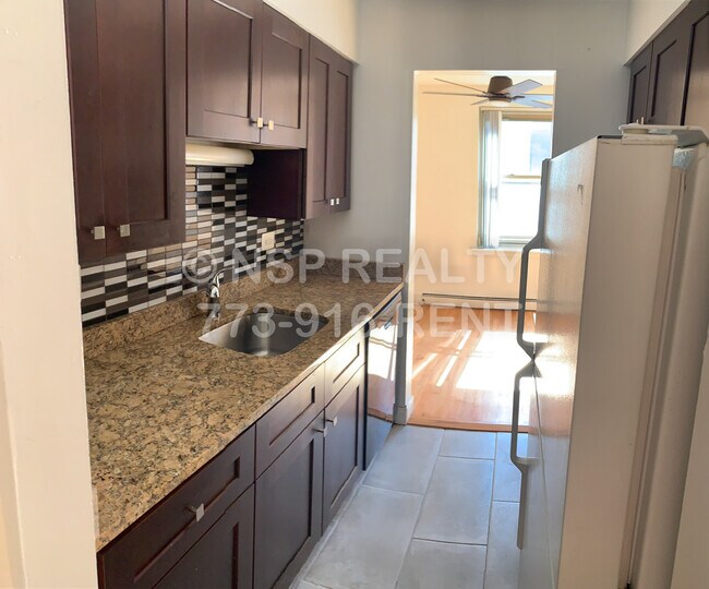 Foto del edificio - 3710 N Pine Grove Ave