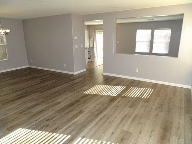 Foto del edificio - 3 Bedroom Home In The Heart Of Summerlin