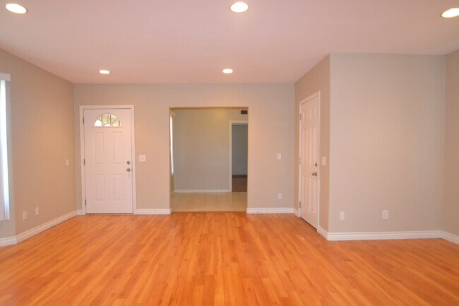 Building Photo - 12600 Kittridge St