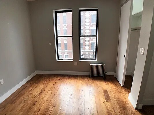 Foto del edificio - 4240 Broadway