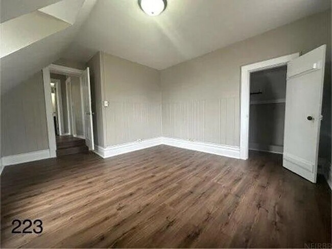 Foto del edificio - 227 Allen St