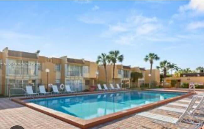 Foto del edificio - 9390 W Flagler St