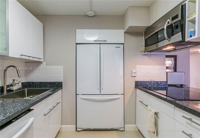 Building Photo - 250 174th St