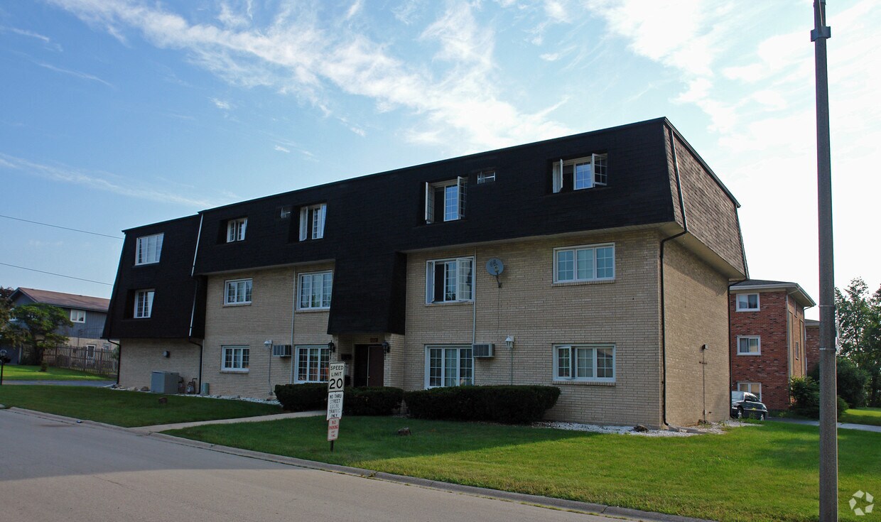 Primary Photo - 6321 Joliet Rd
