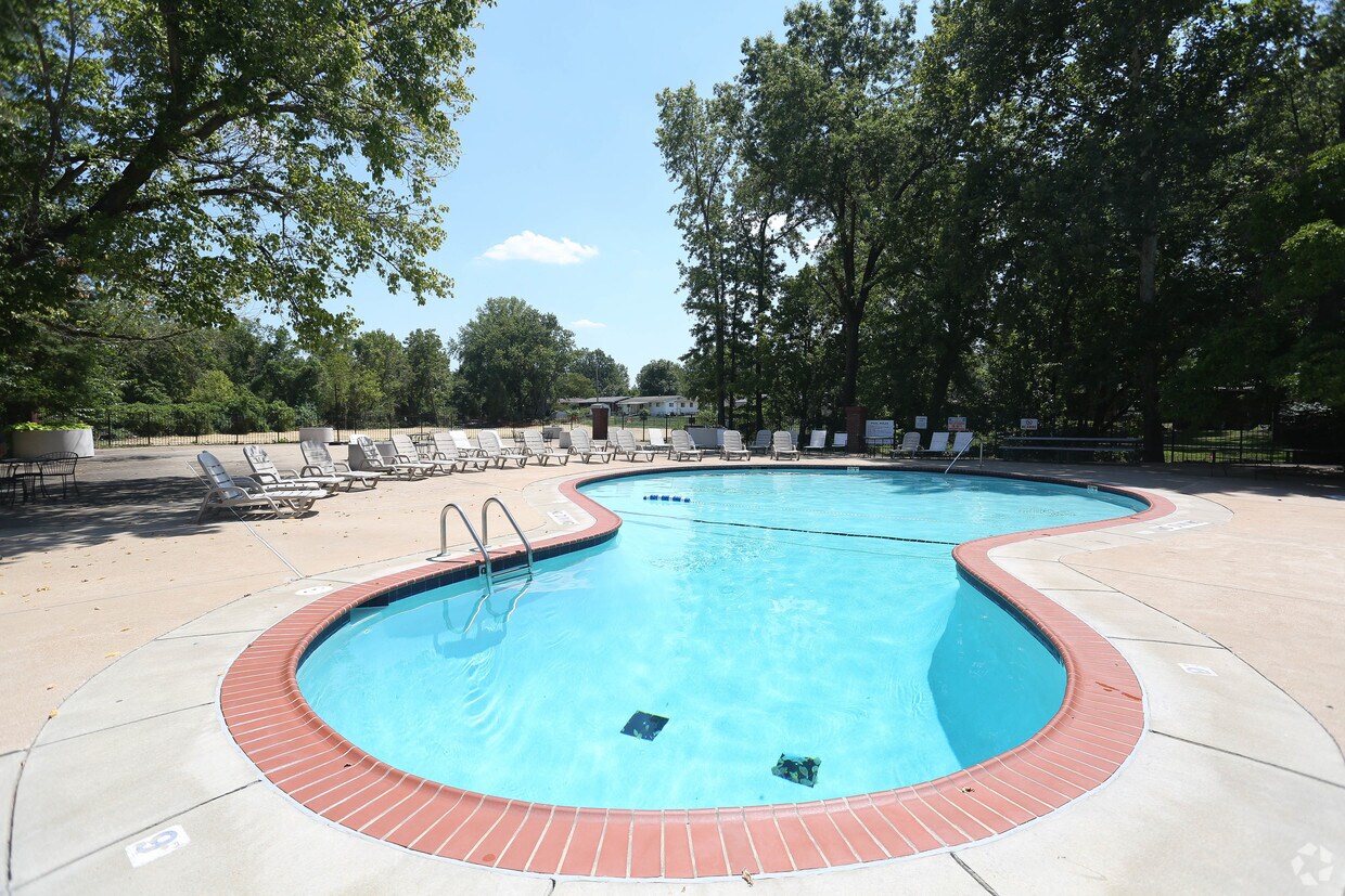 Chez Paree 240 Chez Vant Ct Hazelwood, MO Apartments for Rent in