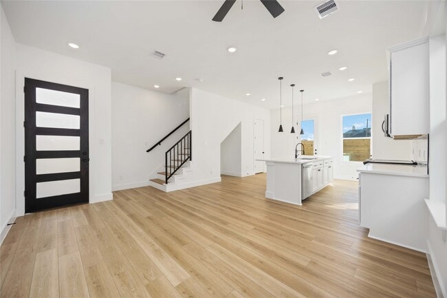 Foto del edificio - 1466 Ferguson Way