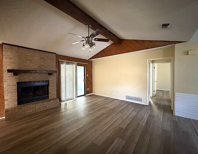 Foto del edificio - 2309 Whitney Dr