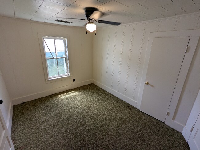 Foto del edificio - 413 E Oak St