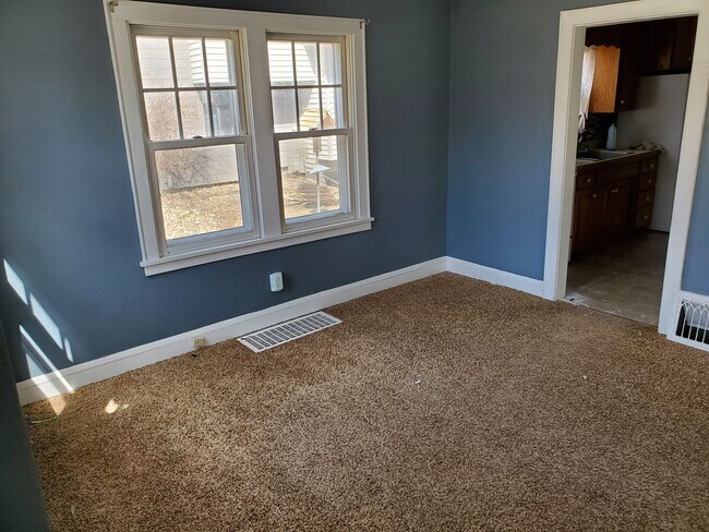Foto del edificio - 3bed 1.5 bath house with garage