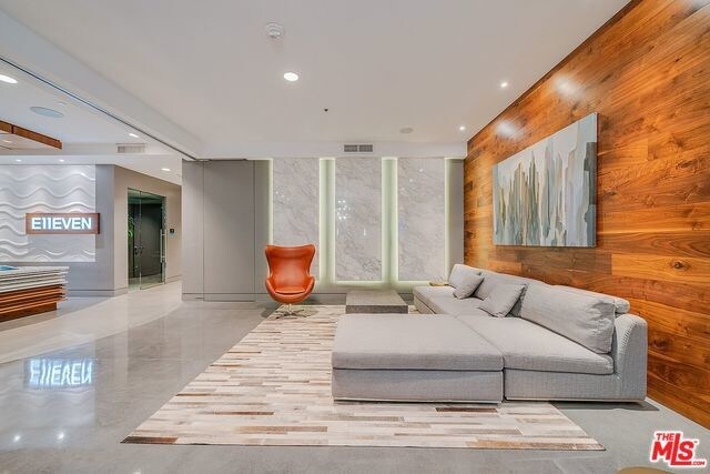 Foto del edificio - 1111 S Grand Ave