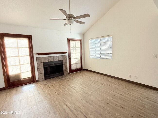 Foto del edificio - 1222 W Baseline Rd