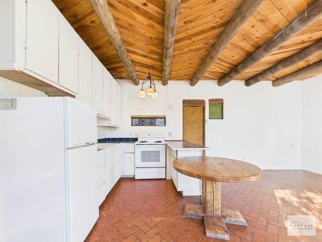 Building Photo - 10 Metate Way