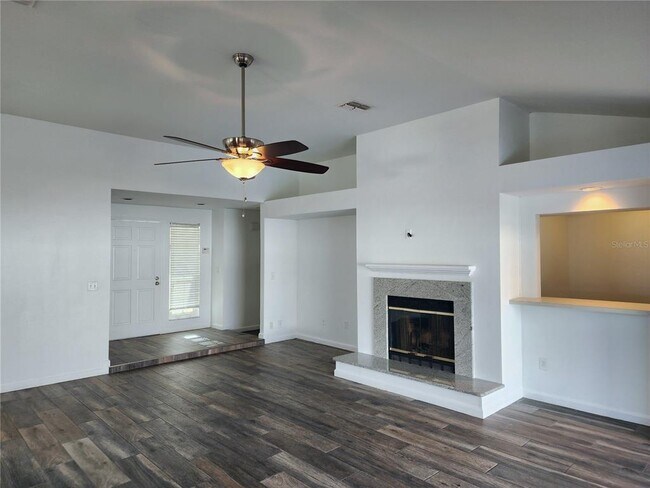 Foto del edificio - 18303 Big Pond Way