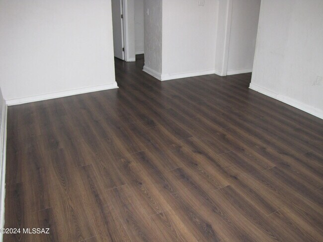 Foto del edificio - 4719 E 1st St