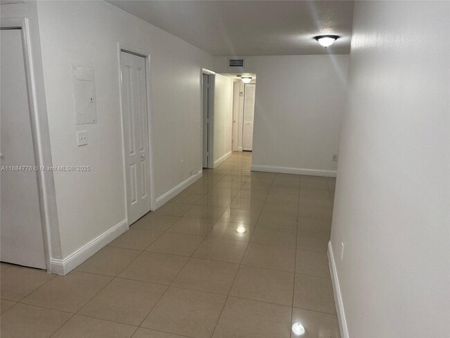 Foto del edificio - 1321 W 44th St