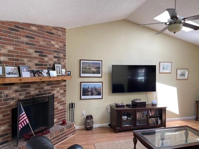 Foto del edificio - 2942 Woodpine Cir