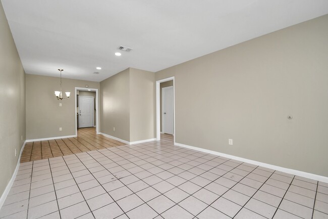 Building Photo - 1736 Crestdale Dr