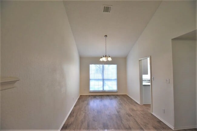 Foto del edificio - 4146 Hathaway Dr