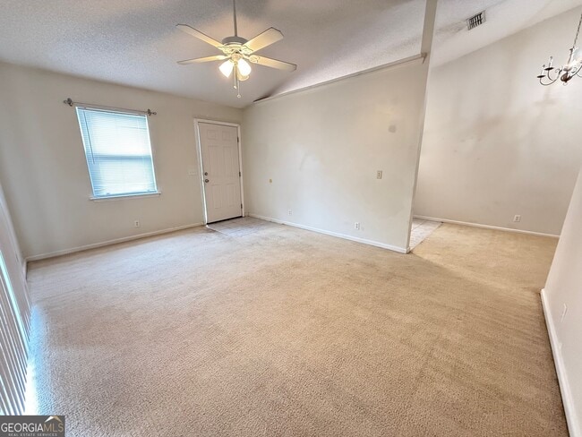 Building Photo - 150 E Lakemont Dr