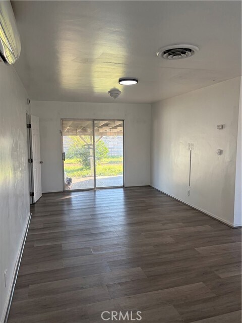 Foto del edificio - 17273 Seville Ave