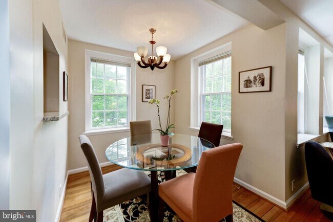 Foto del edificio - 3951 Langley Ct NW