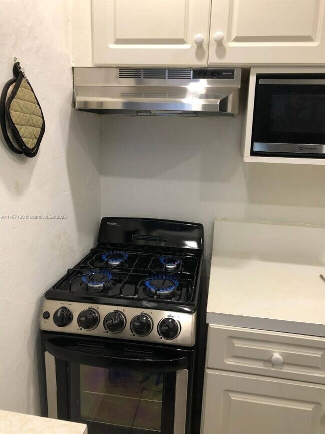 Building Photo - 1230 W 54th St