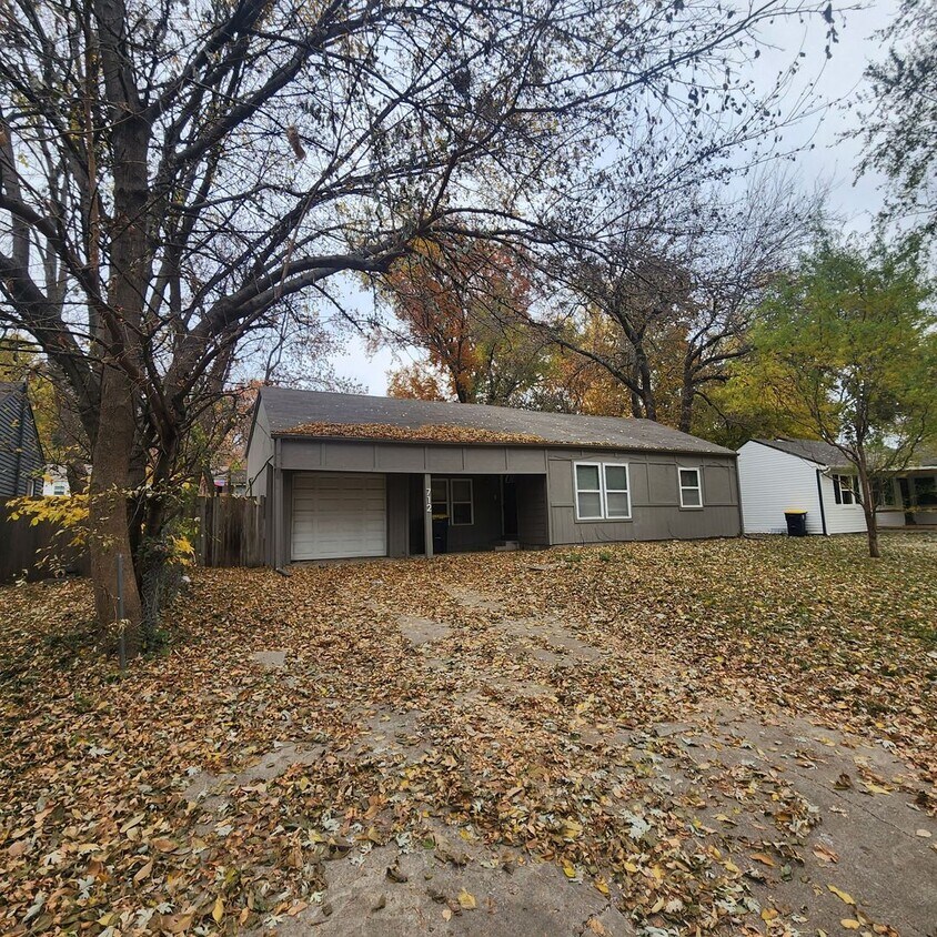 Primary Photo - Renovated and refreshed 3 Bedroom, 1 Bathr...