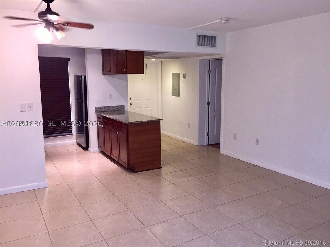 Foto del edificio - 8950 SW 69th Ct