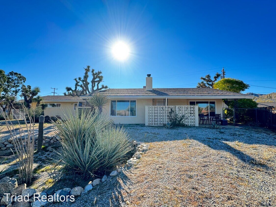 2 br, 2 bath House 56615 Bonanza Drive House Rental in Yucca Valley