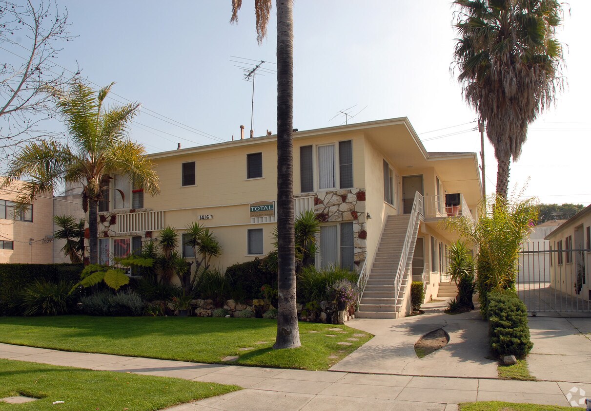 Primary Photo - 1416 S Hayworth Ave