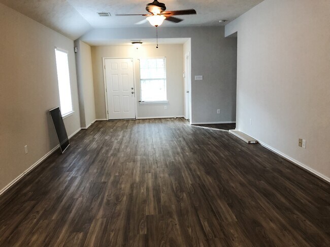 Foto del edificio - 33126 Cottonwood Bend
