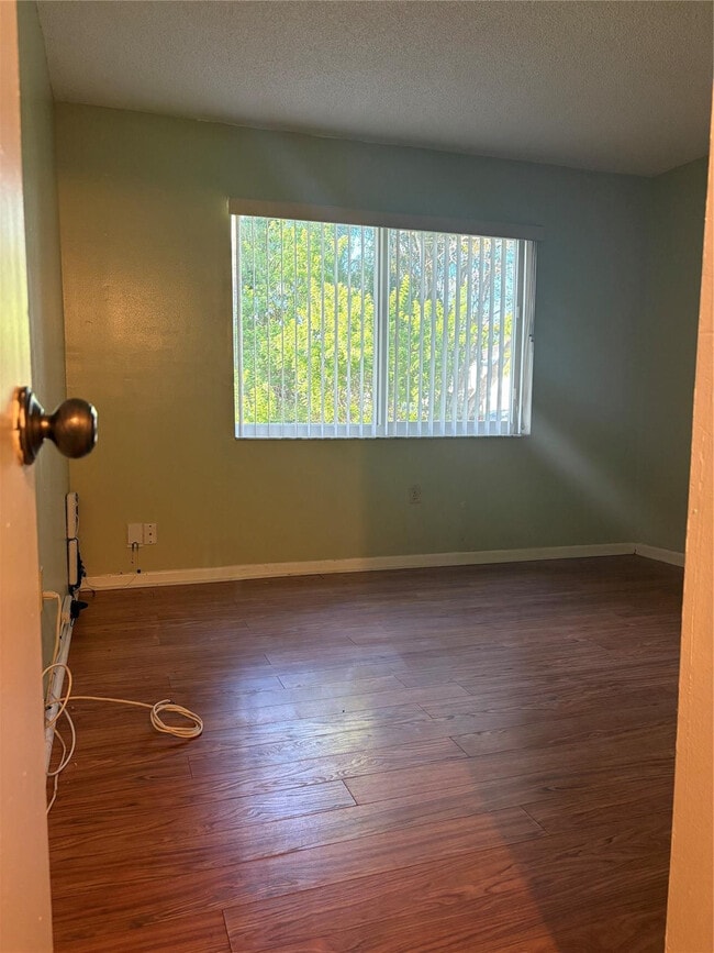 Foto del edificio - 8280 SW 24th St