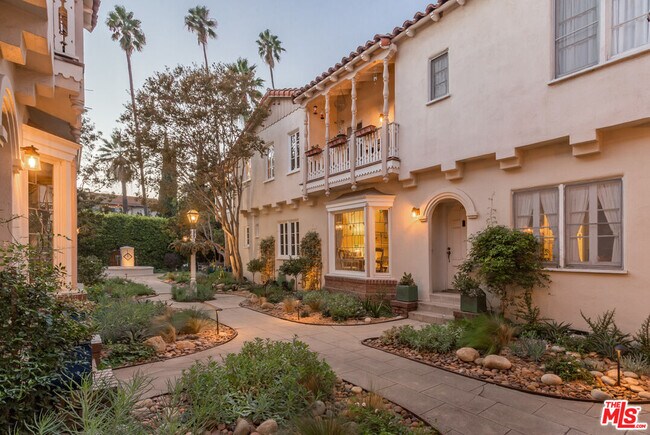 Foto del edificio - 1930 Rodney Dr