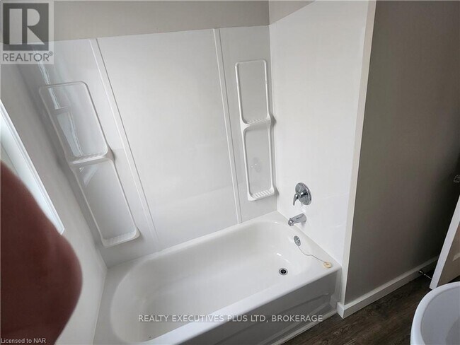 Building Photo - 4865 Simcoe St