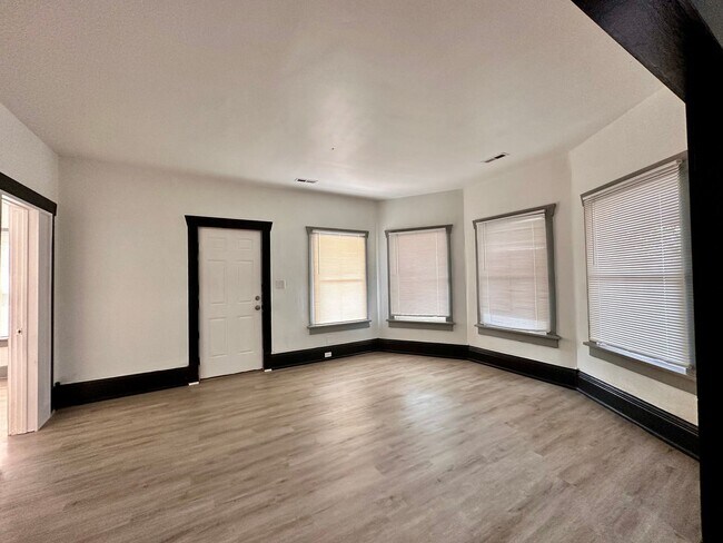 Foto del edificio - 2907 E Jackson Ave