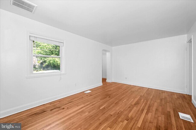 Building Photo - 801 Cox Ave