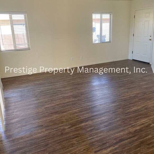 Building Photo - Charming Rita Ranch Home