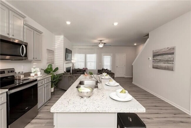 Foto del edificio - Room in Townhome on Shaffer Ct