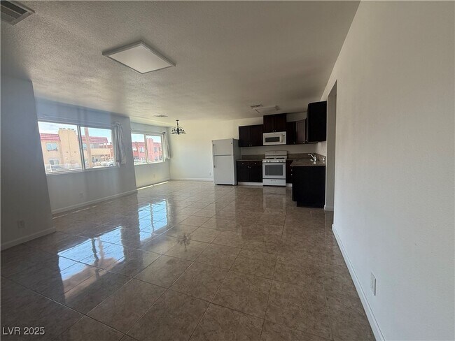 Foto del edificio - 6968 Hopkins Dr