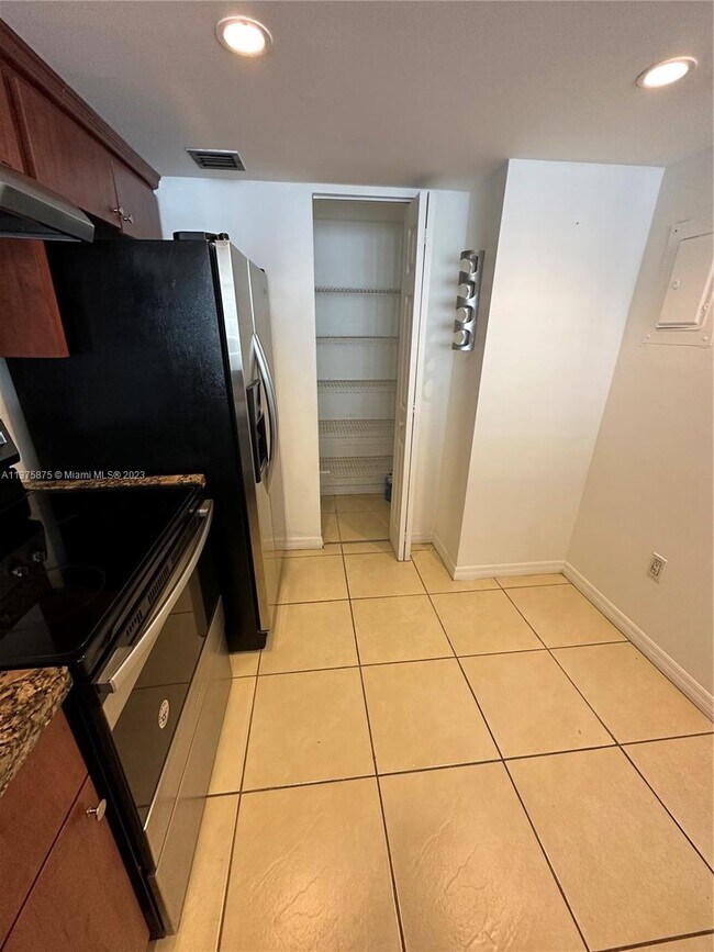 Building Photo - 555 NE 15th St